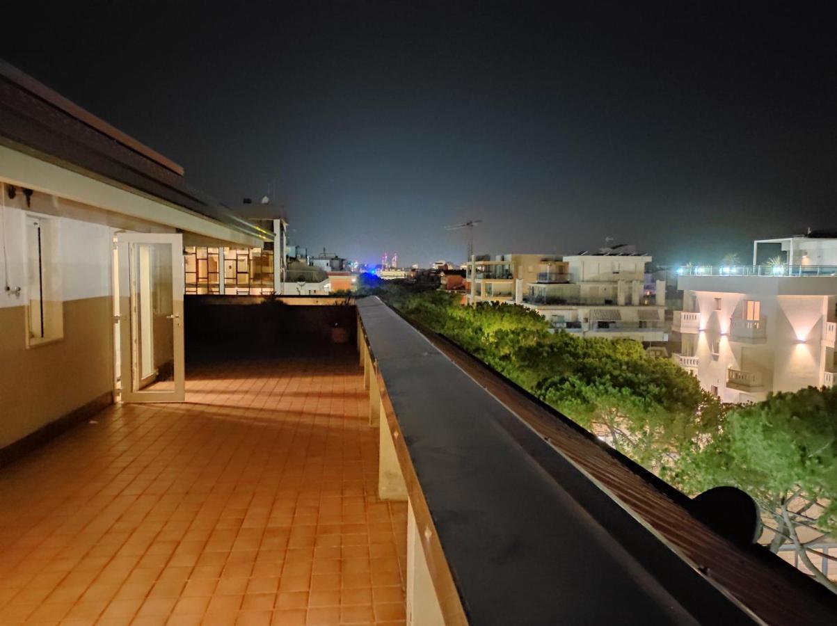 Апартаменты Blue Moon Penthouse Лидо-ди-Езоло Экстерьер фото